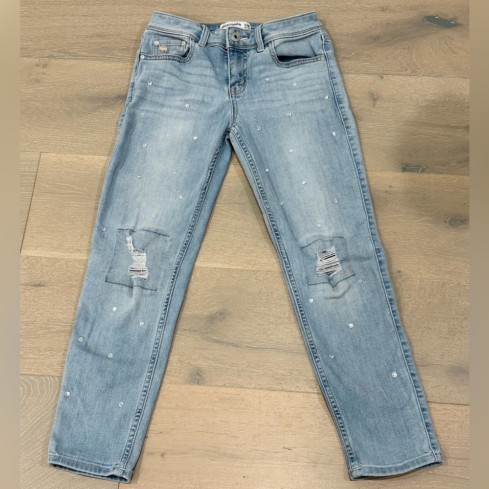 Abercrombie Kids Light Blue Embellished Jeans; 12 SLIM